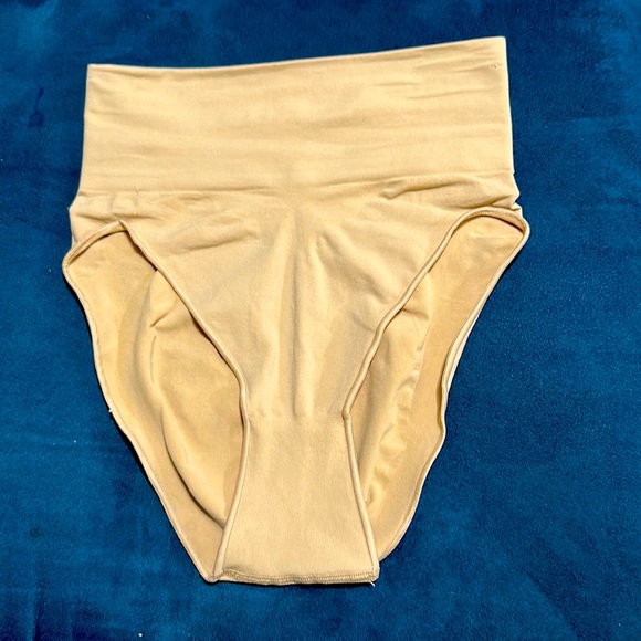 SKIMS Intimates & Sleepwear Brand New Skims Never Worn Amazing Fit And Butter Smooth